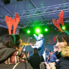 Foto: Kninjani su se odlično proveli za Badnjak uz bakalar, druženje s Djedom Mrazom i koncert grupe Dalmatino!gall-7