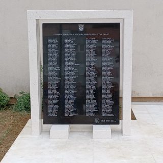 Otkriven spomenik hrvatskim braniteljima poginulima i nestalima u Olujigall-1