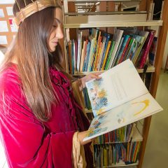Kralj i kraljica otvorili izložbu u knjižnici i poručili Kninjanima da posjećuju svoju knjižnicu i čitaju knjigegall-15
