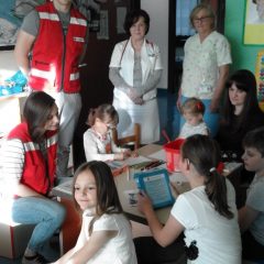 Volonteri Crvenog križa čitali bolesnoj djecigall-6