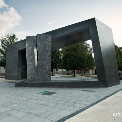 U Kninu danas i sutra “Demokratizacija kulture sjećanja” – tribina s građanima o spomenicima u njihovoj sredinigall-0