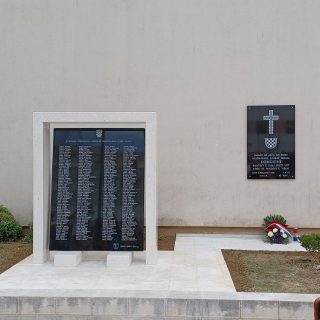 Otkriven spomenik hrvatskim braniteljima poginulima i nestalima u Olujigall-0